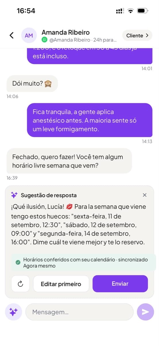 Uma sugestão de resposta a partir das respostas salvas, com os botões Editar primeiro e Enviar