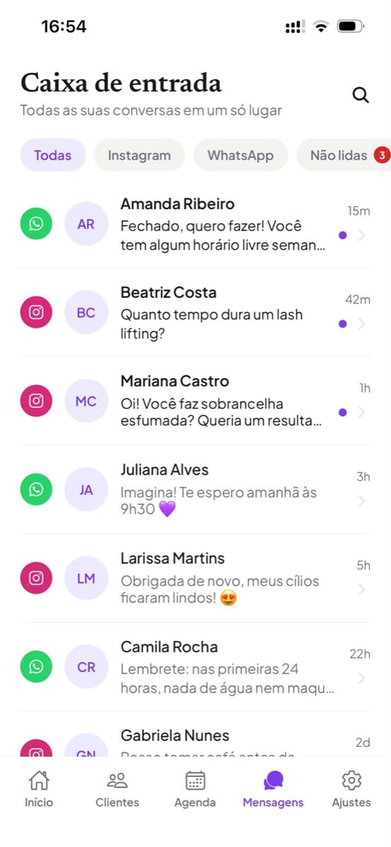 A caixa de entrada, com conversas do Instagram e do WhatsApp numa só lista